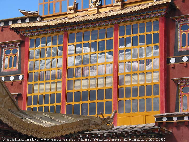 -,   Ganden Sumtseling. ,    .   .    ,  . (Shangri-La = Zhongdian).