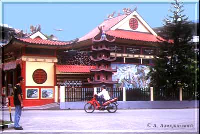 1999shrine.jpg (26585 bytes)